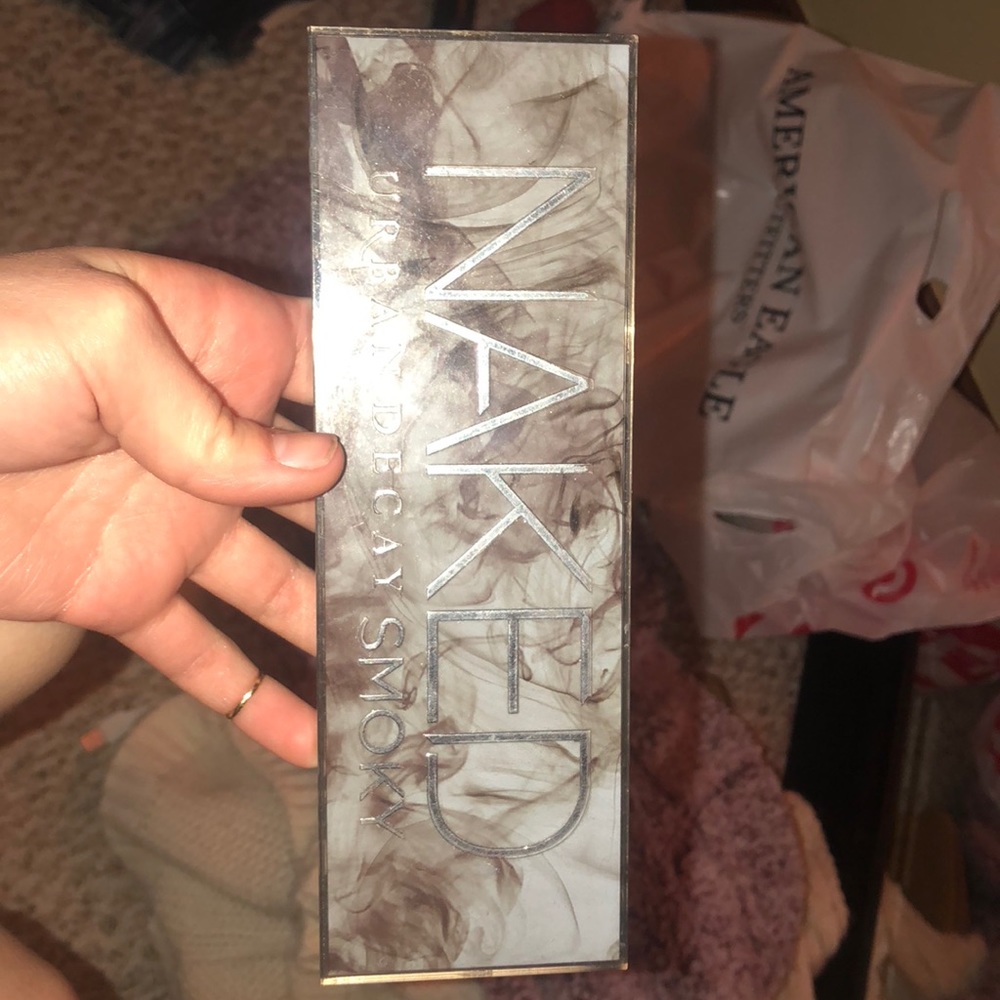 Urban decay smoky eye eyeshadow pallet
